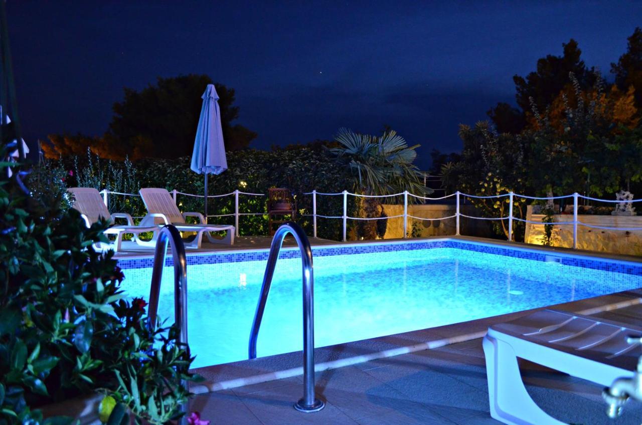 Apartments Villa Ra Zaboric Exterior foto